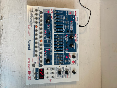 Roland SH-32 Desktop Synthesizer Module 2002 - 2004 - White