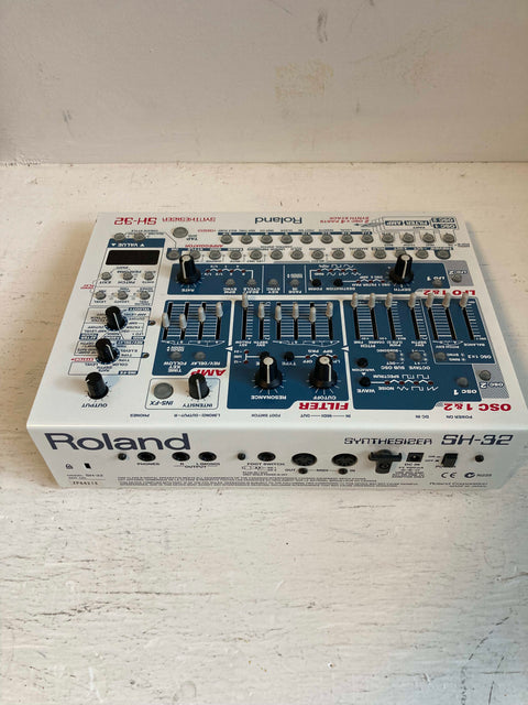 Roland SH-32 Desktop Synthesizer Module 2002 - 2004 - White